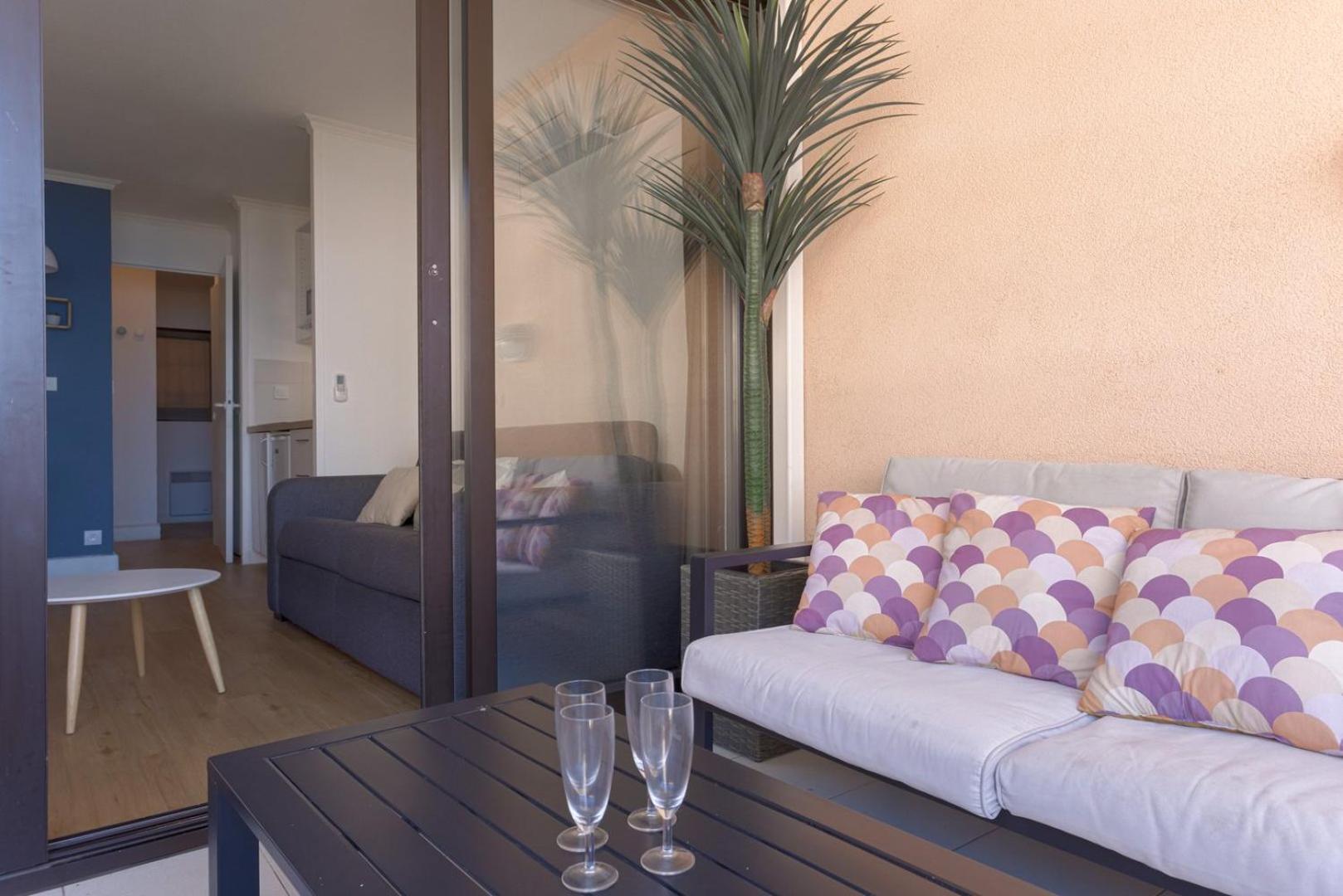Serene Azure Apt With Riveria View Apartment *
