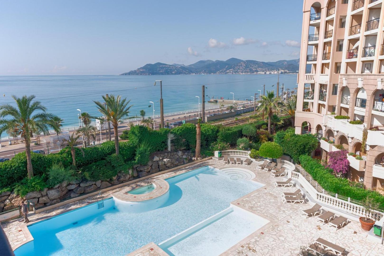 Apartment Serene Azure Apt With Riveria View *
